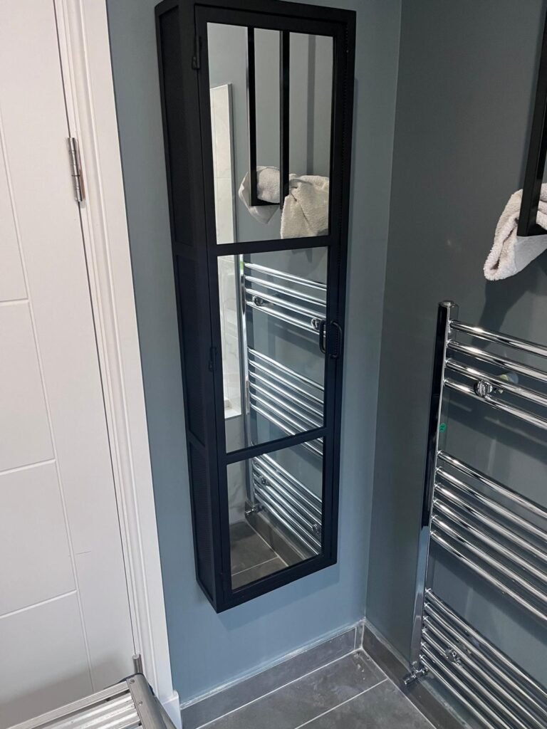 wall hung unit for bathroom wall